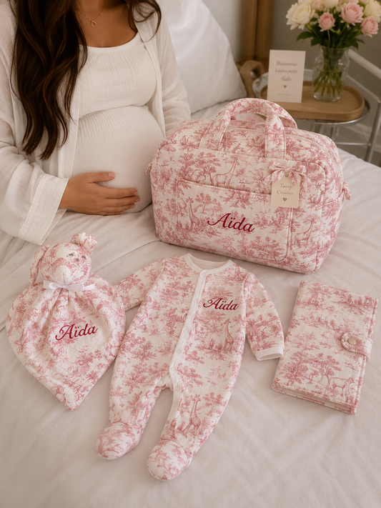 Coffret maternité. Les essentiels pour la salle de naissance avec tenue et accessoires pour bébé